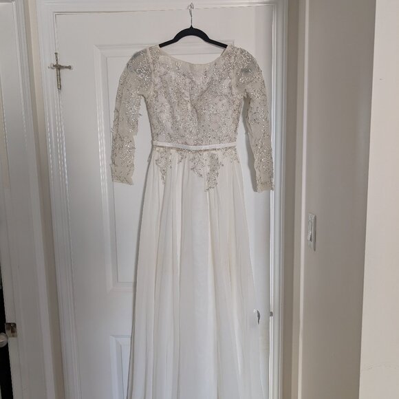 Wedding dress - Picture 1 of 2